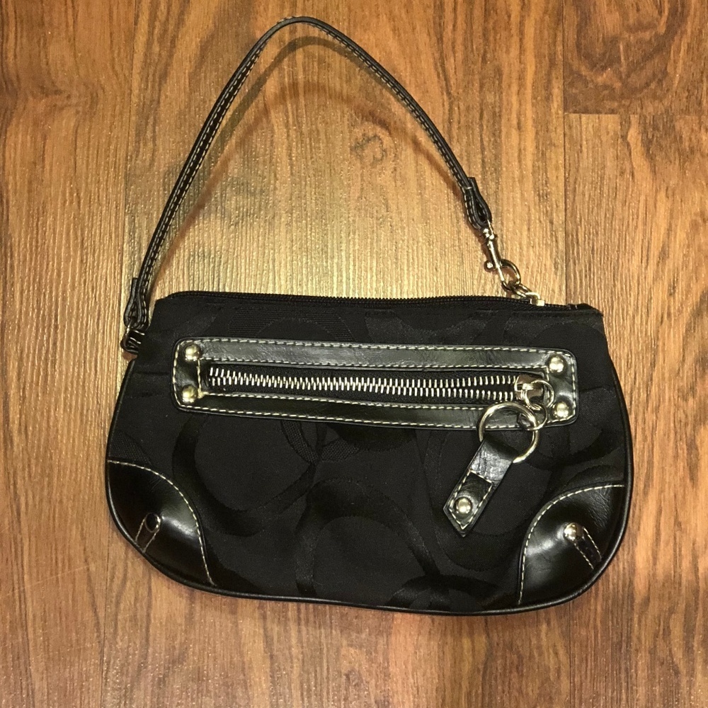 ❤️Black Wristlet-sized Bag